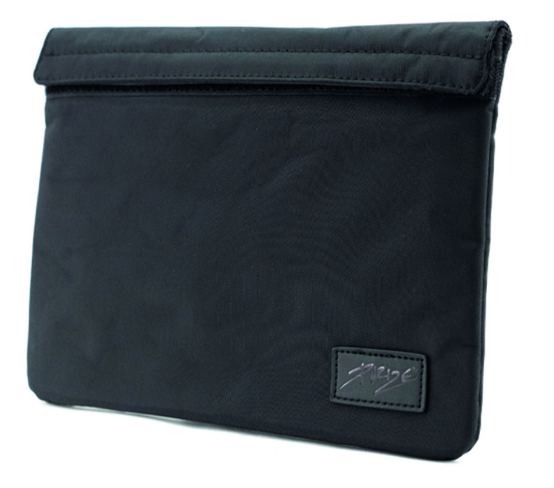 Stofftasche zum lagern von Drehzeug und anderen Dingen. Der Stoff ist schwarz und von Purize. Luftdichte Tasche