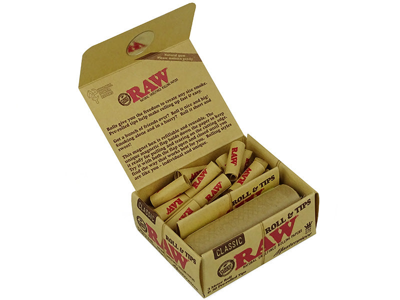 Öffnen Sie die RAW Rolls + Prerolled Tips Masterpiece-Box und finden Sie 3 Meter Papier und 30 Filtertips. Diese naturfarbene Verpackung mit kräftigem roten Text ist perfekt für die Herstellung Ihrer eigenen Filtertips.